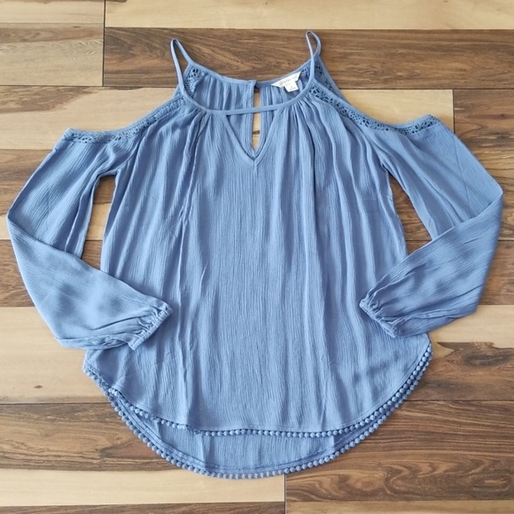 Cold shoulder top - Picture 1 of 8